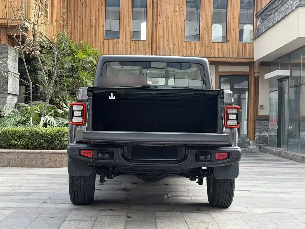 Фото 10 - Jeep Gladiator