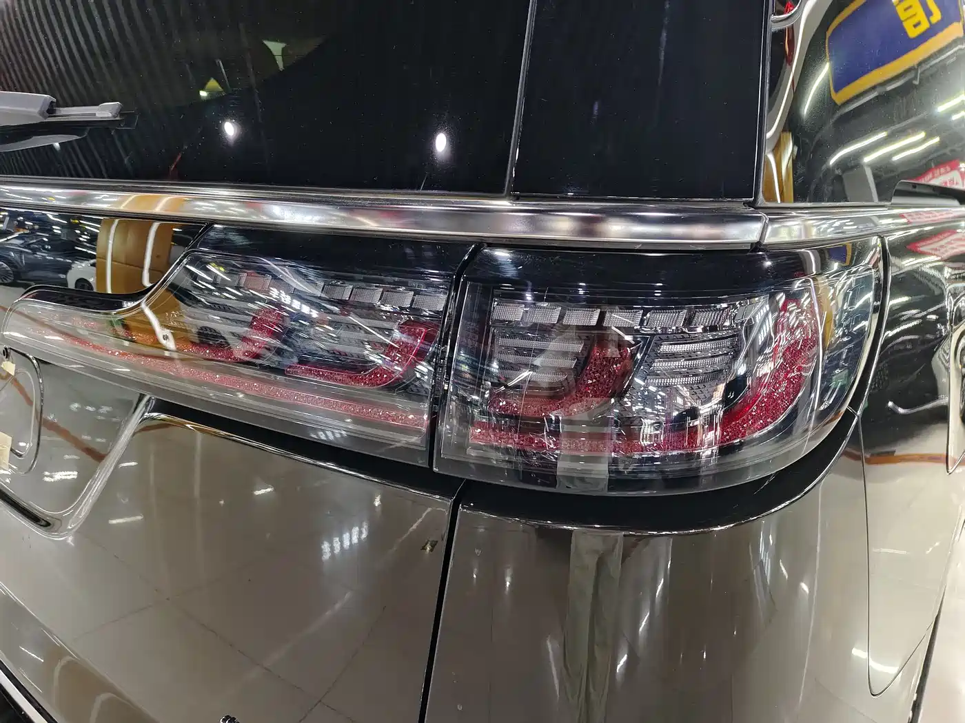 Voyah Auto Voyah Dreamer 2025 PHEV AWD Flagship Kunpeng Edition фото 5