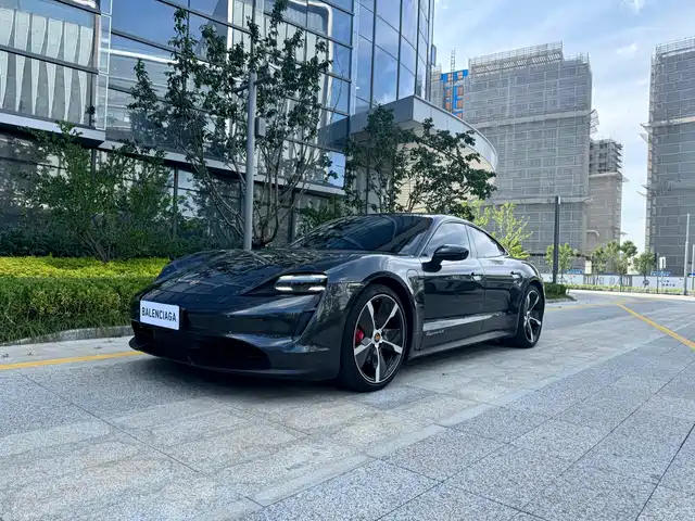 Porsche Taycan 2021