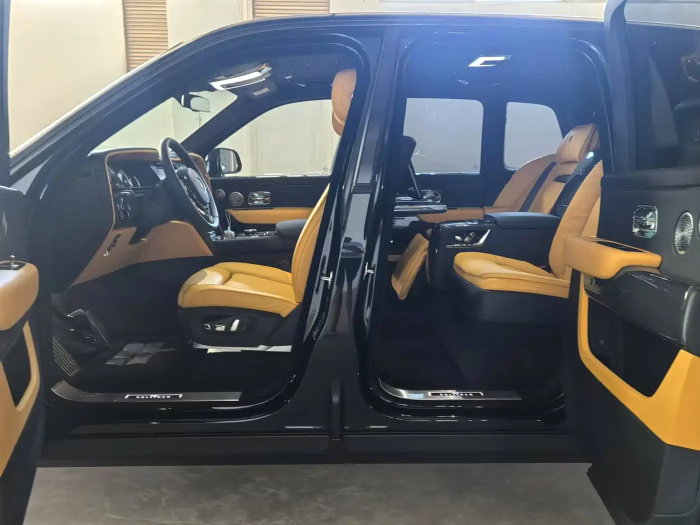 Rolls-Royce Cullinan 2024 Black Badge фото 6