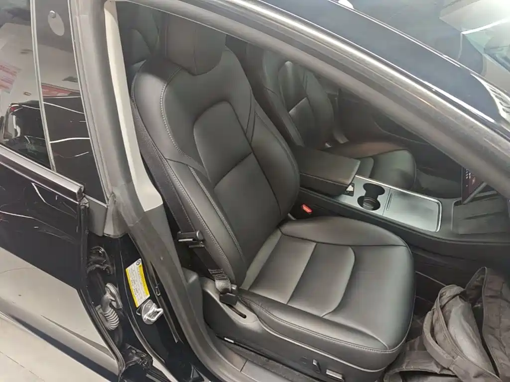 Фото 25 - Tesla Model 3