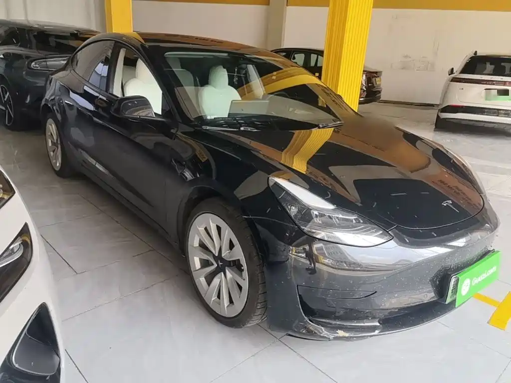 Фото 4 - Tesla Model 3