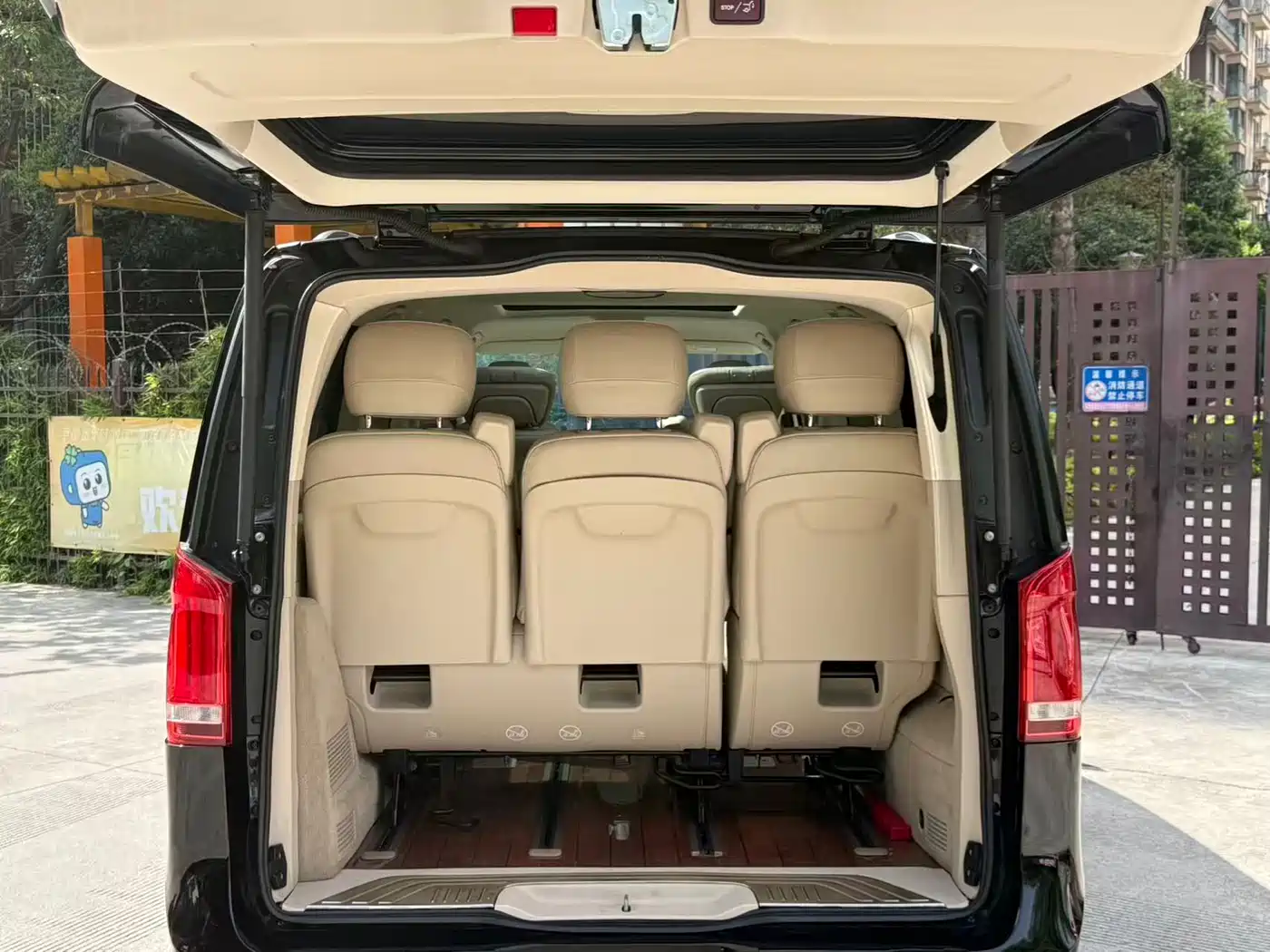 Mercedes-Benz V-Class 2018 V 260 L Premium Long Wheelbase Edition China VI фото 41