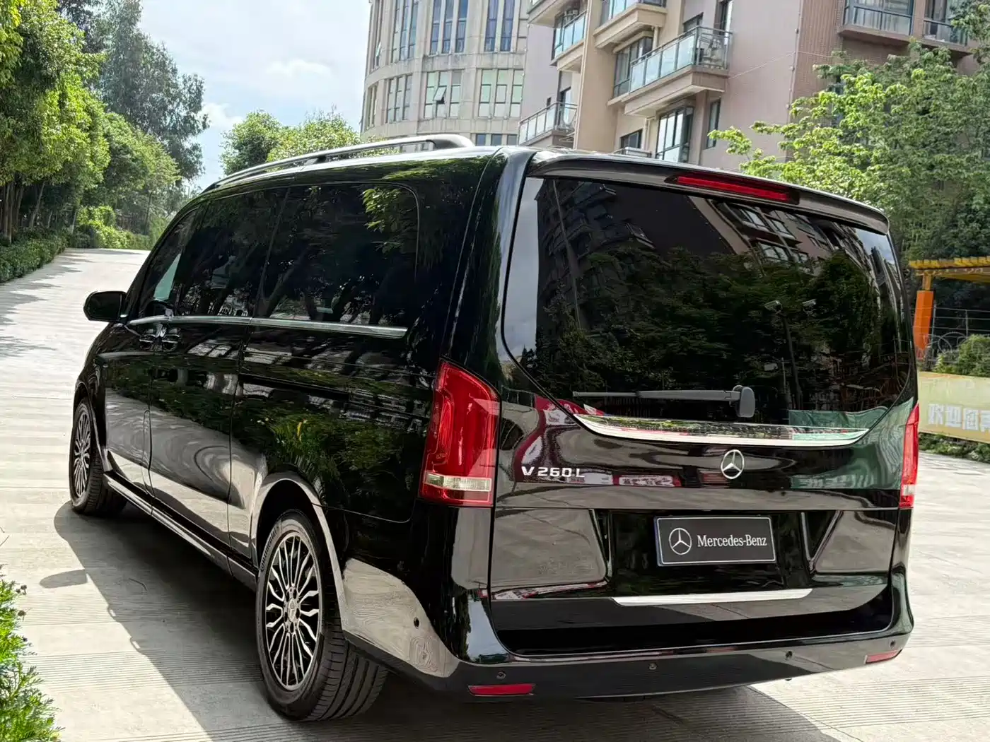 Mercedes-Benz V-Class 2018 V 260 L Premium Long Wheelbase Edition China VI фото 49