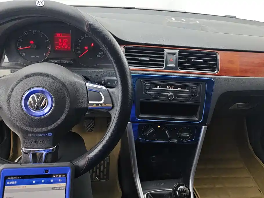 Volkswagen Santana 2015 1.4L Manual Trend Edition фото 12