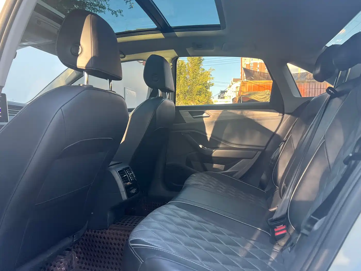 Volkswagen Sagitar 2023 Model Year 280TSI DSG Surpass Edition фото 6