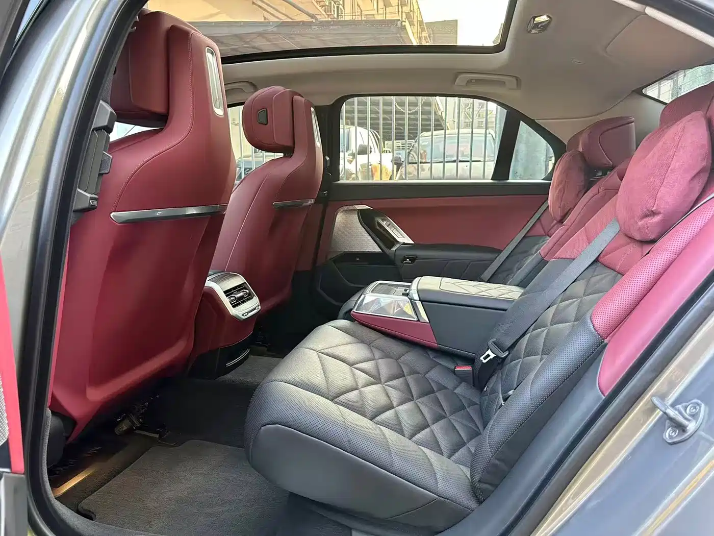 BMW 7 Series 2023 Model 735Li M Sport Package фото 7