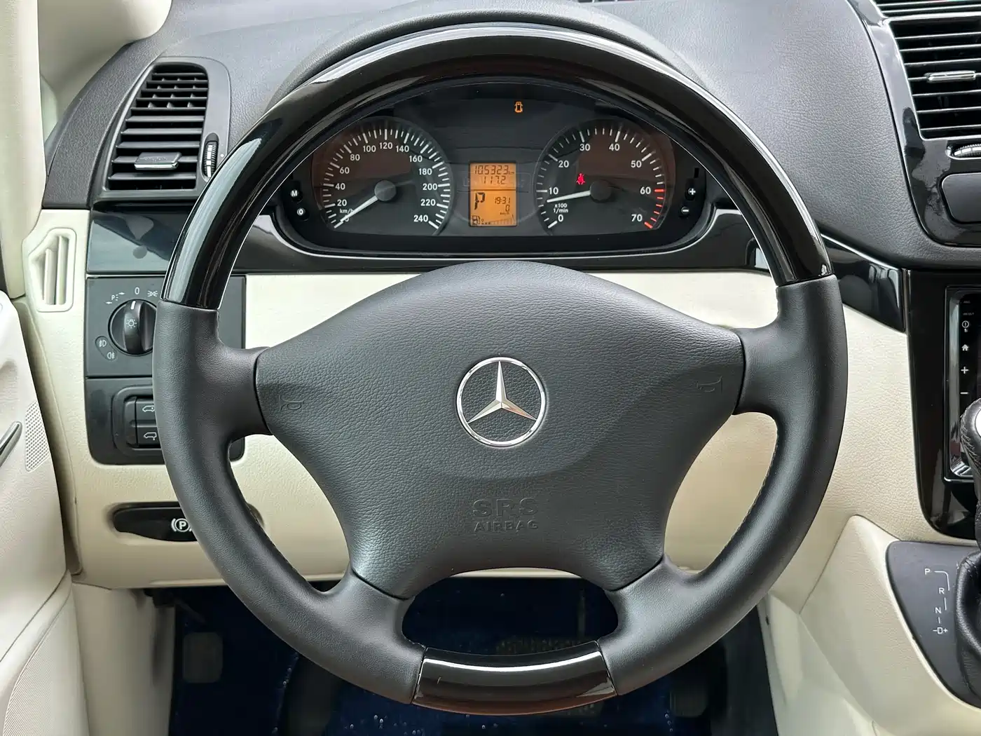 Mercedes-Benz Vito 2013 Model 3.0L Elite Edition фото 9