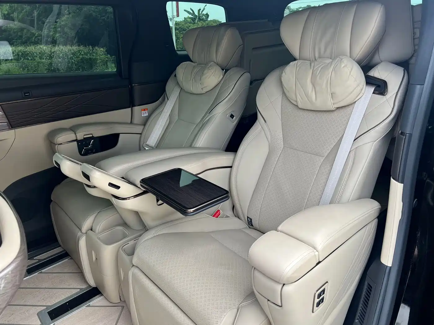 Toyota Alphard 2024 Hybrid 2.5L Ultimate Enjoyment Edition фото 11