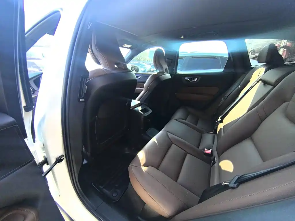 Volvo XC60 Plug-in Hybrid 2023 2023 T8 Plug-in Hybrid Long Range AWD Smart Vision Luxury