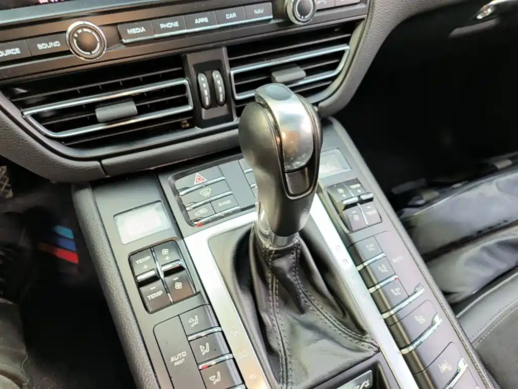 Porsche Macan 2020 Macan 2.0T фото 21