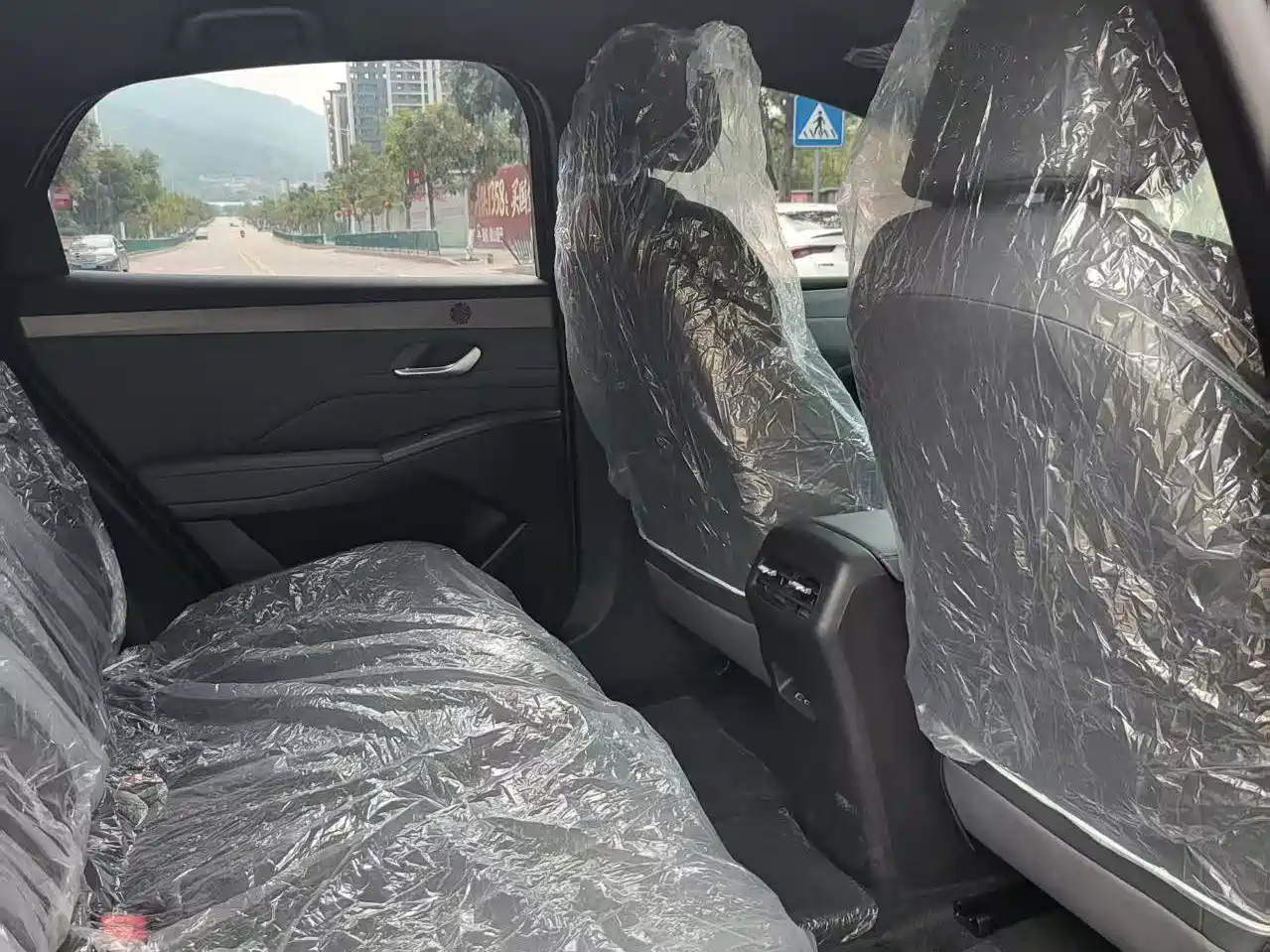 BYD Qin PLUS 2026 DM-i Smart Edition 128KM Progressive фото 7