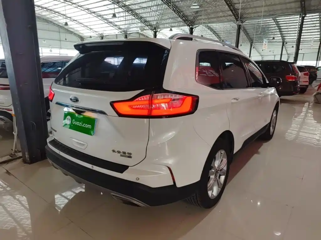 Фото 7 - Ford Edge