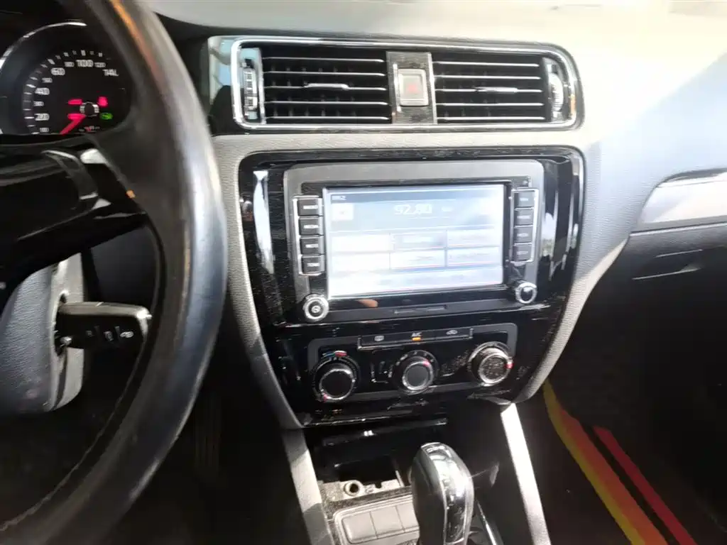 Volkswagen Sagitar 2015 230TSI Automatic Comfort фото 13