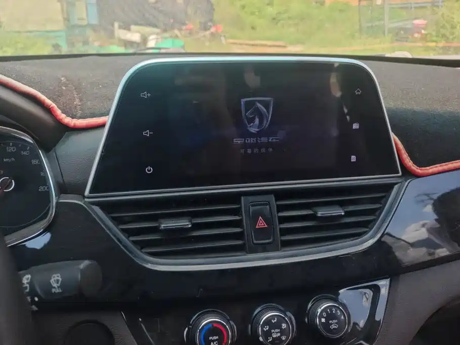 Baojun 310W 2018 2017 1.5L Manual Fashion Edition (China V)