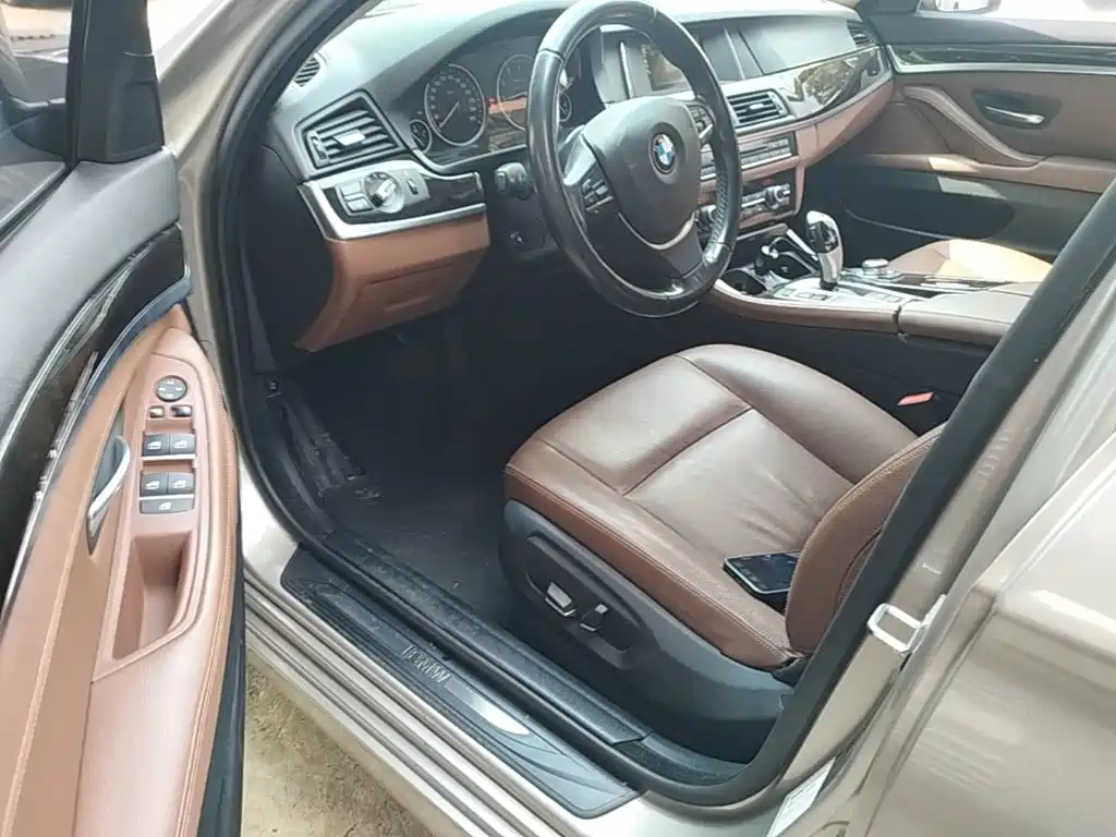 Photo 16 - BMW 5 Series
