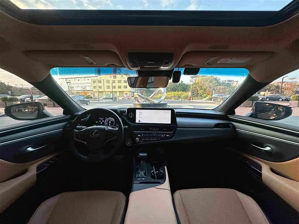 Фото 6 - Lexus ES