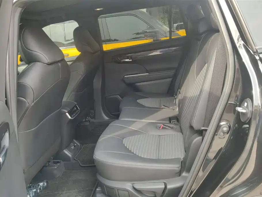 Toyota Crown Kluger 2021 2.5L HEV 4WD Premium фото 11