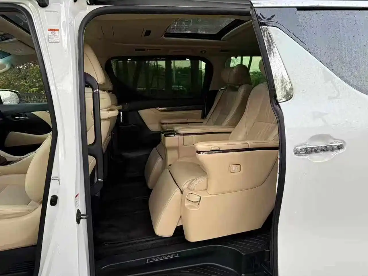 Toyota Alphard 2019 Hybrid 2.5L Premium Edition фото 9