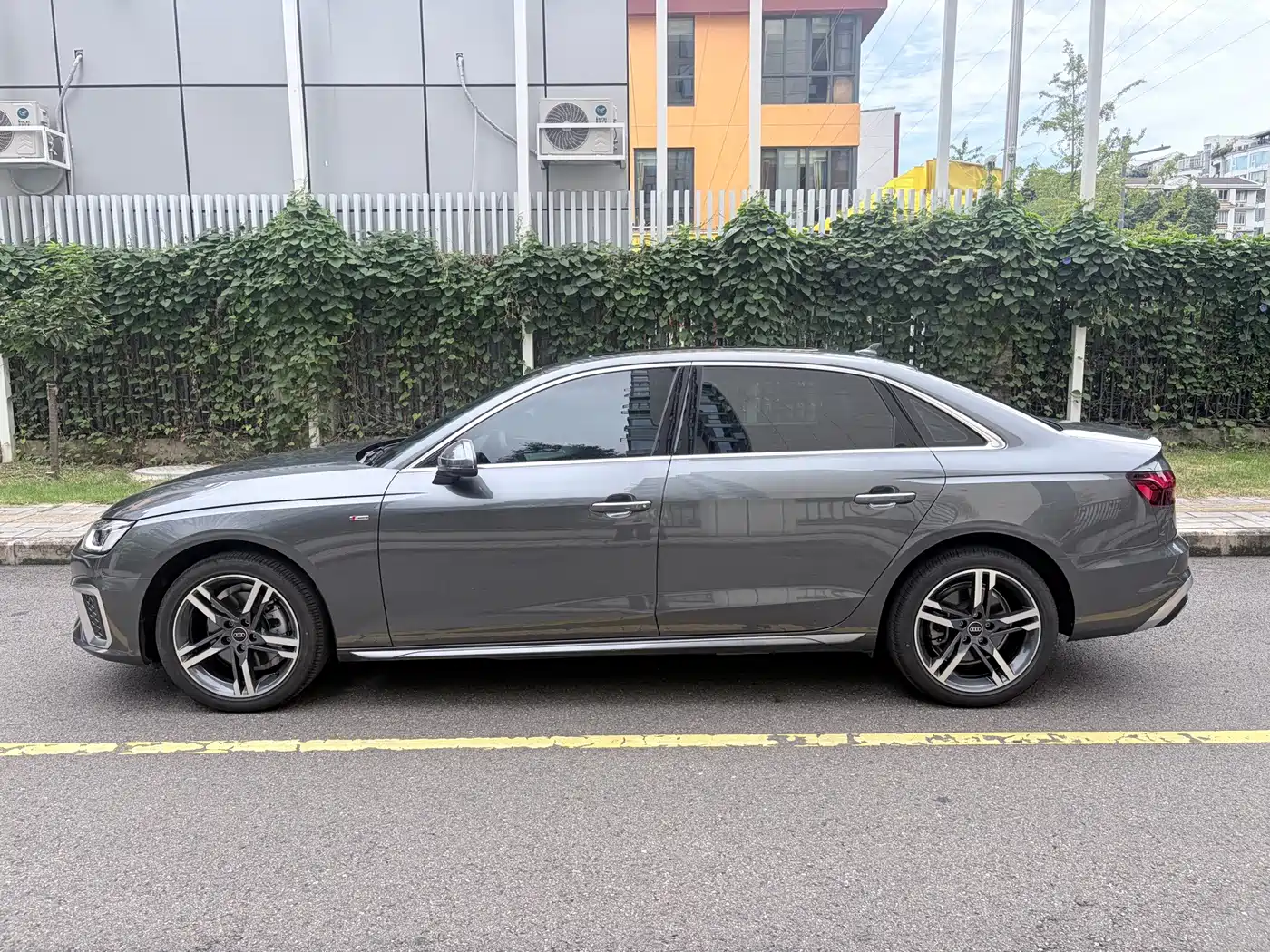 Фото 9 - Audi A4L