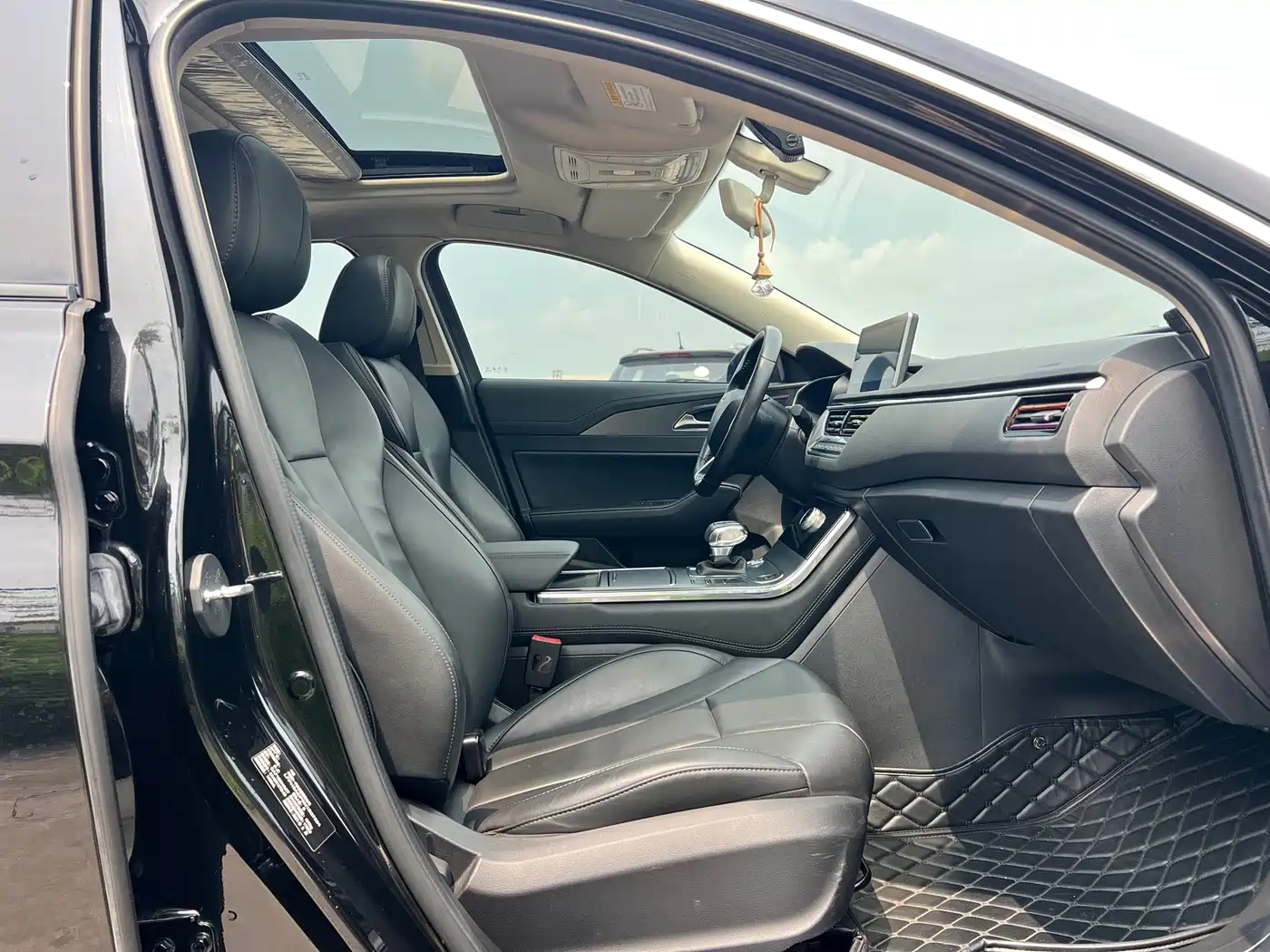 Hongqi H5 2022 Classic 1.5T DCT Flag Rhythm Edition фото 8