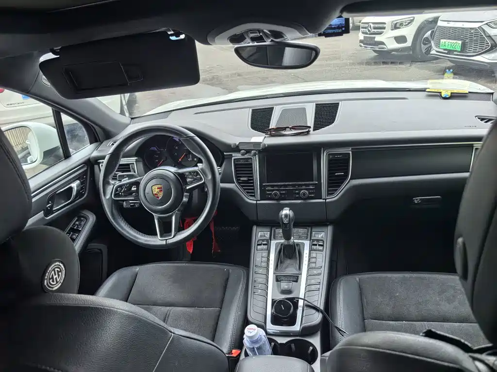 Фото 12 - Porsche Macan