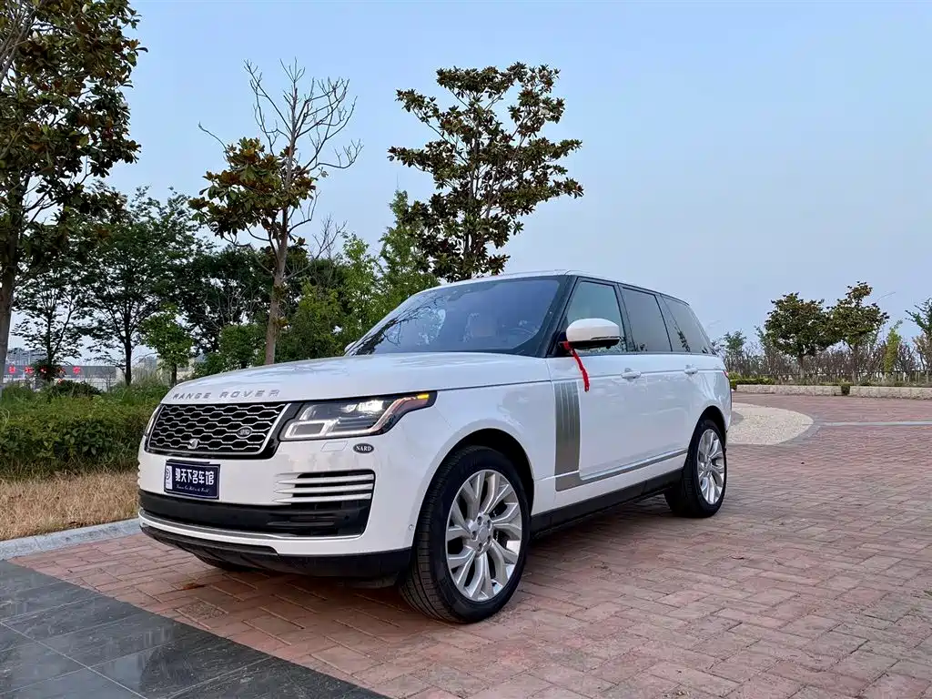 Land Rover Range Rover 2022 3.0 L6 400PS Heritage Extended Classic Edition