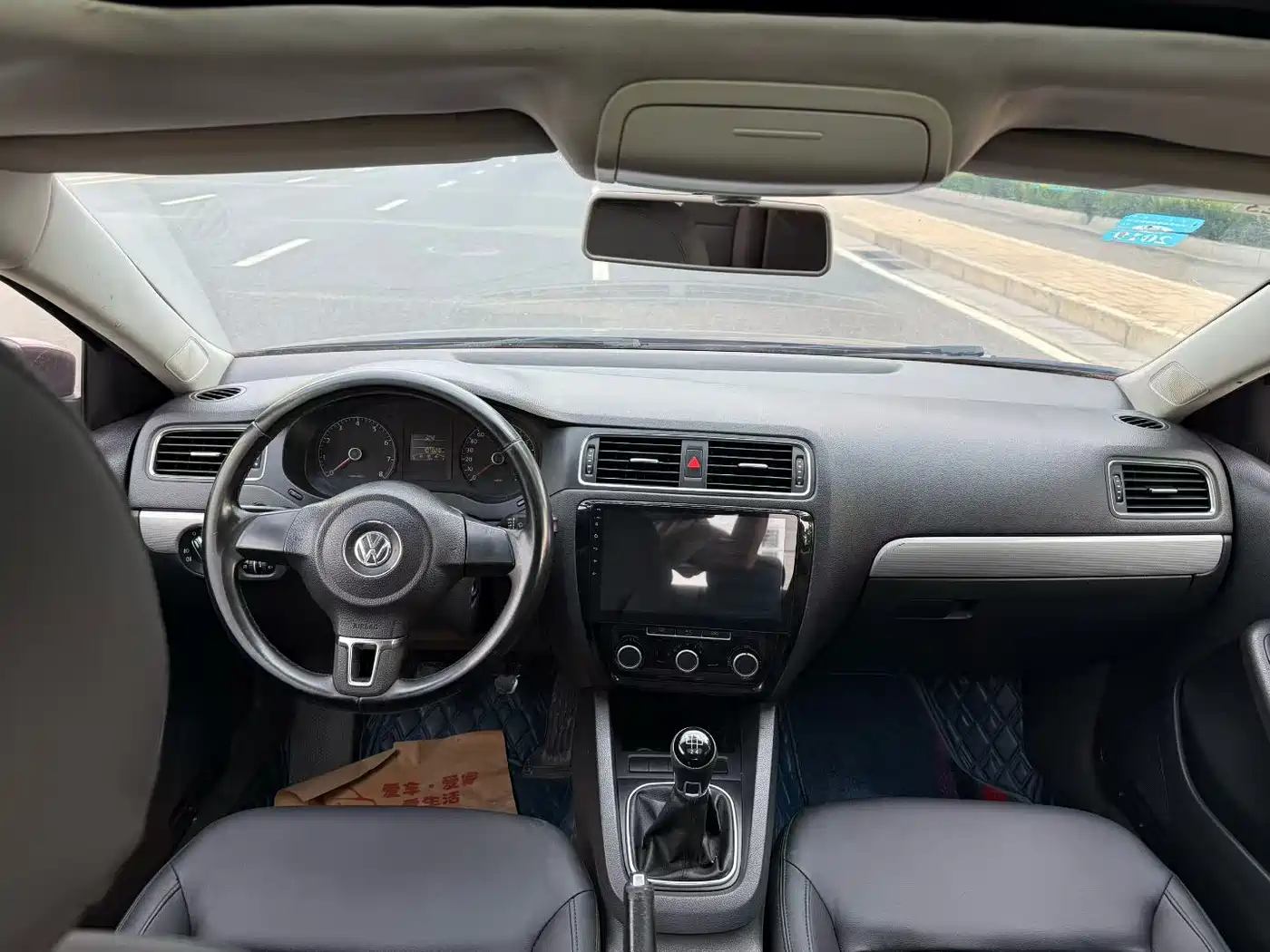 Volkswagen Sagitar 2014 Facelift 1.6L Manual Comfort фото 5
