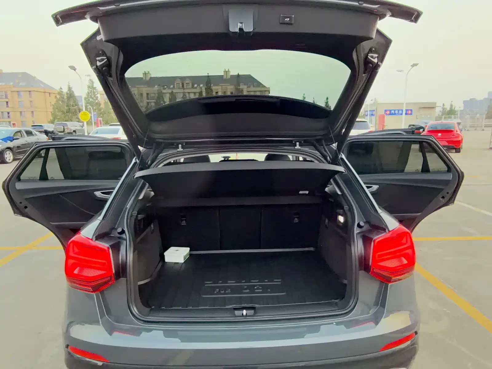 Фото 14 - Audi Q2L e-tron