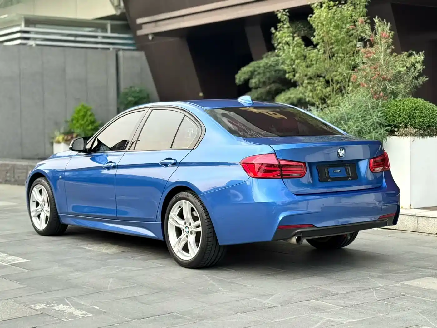 BMW 3 Series 2016 320i M Sport фото 3