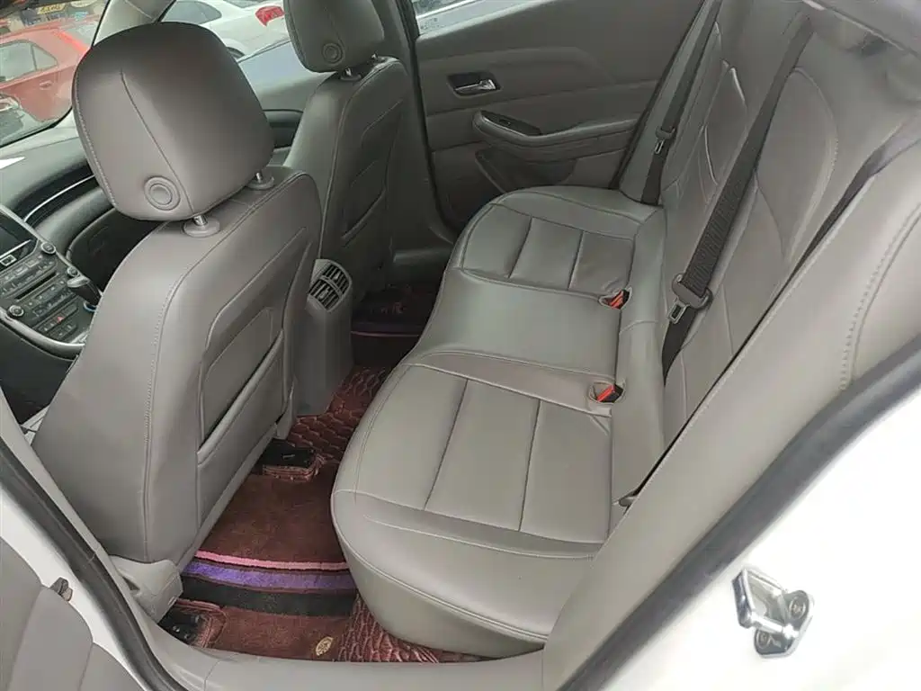 Chevrolet Malibu 2014 2.0L Automatic Luxury фото 17
