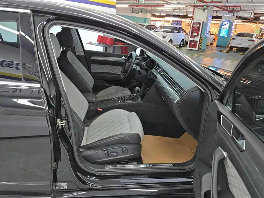 Volkswagen Magotan 2023 2 Million Units Anniversary Edition 330TSI DSG Leading Type фото 8