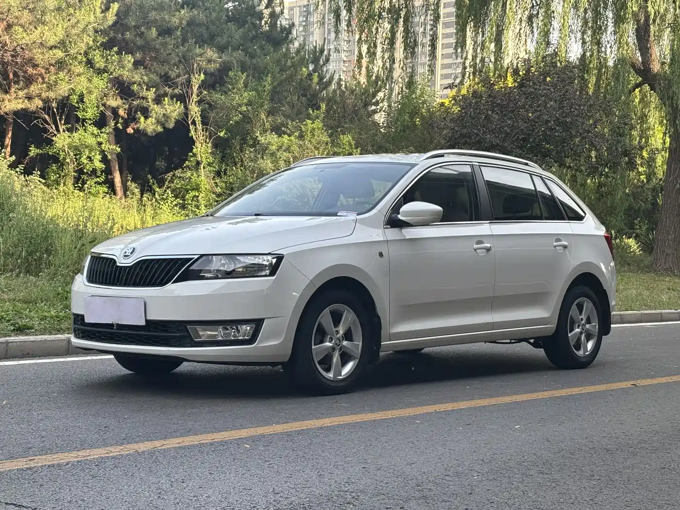 Škoda Skoda Rapid Spaceback 2014 1.6L Automatic Joy Edition
