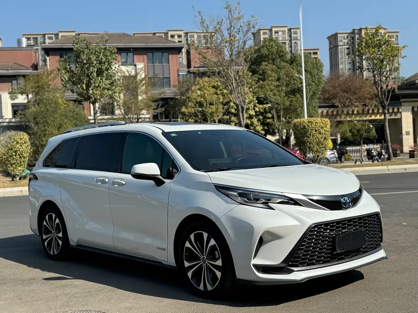 Toyota Granvia 2023 2022 2.5L Hybrid Noble Edition
