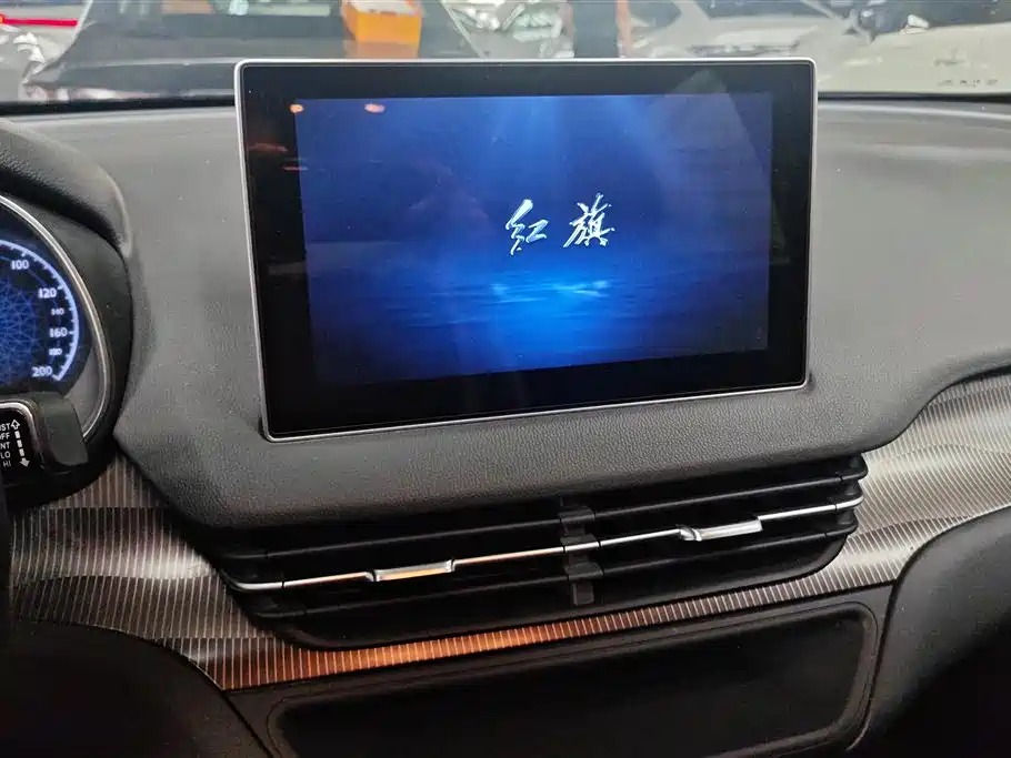 Hongqi E-QM5 2022 431km Charging Enjoyment Edition фото 13