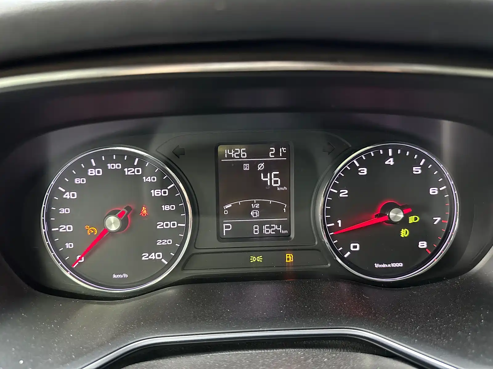Фото 8 - Roewe RX8