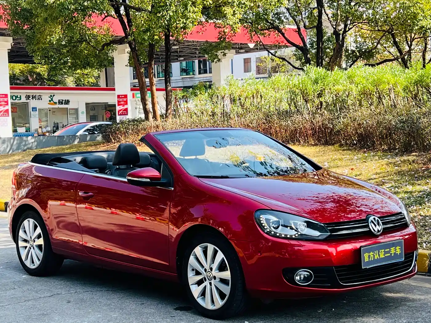 Volkswagen Golf (Import) 2012 1.4TSI Luxury Convertible Edition фото 9