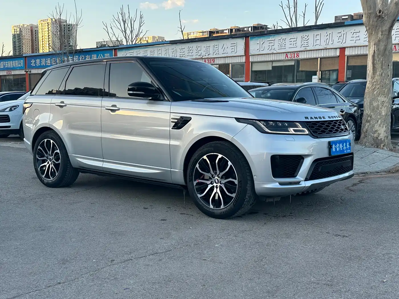 Land Rover Range Rover Sport 2022 3.0 L6 Gloss Black Edition фото 3