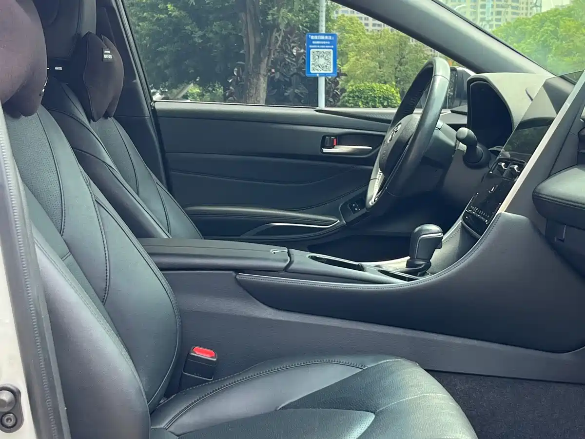 Toyota Avalon 2023 Hybrid 2.5L Luxury Edition фото 10