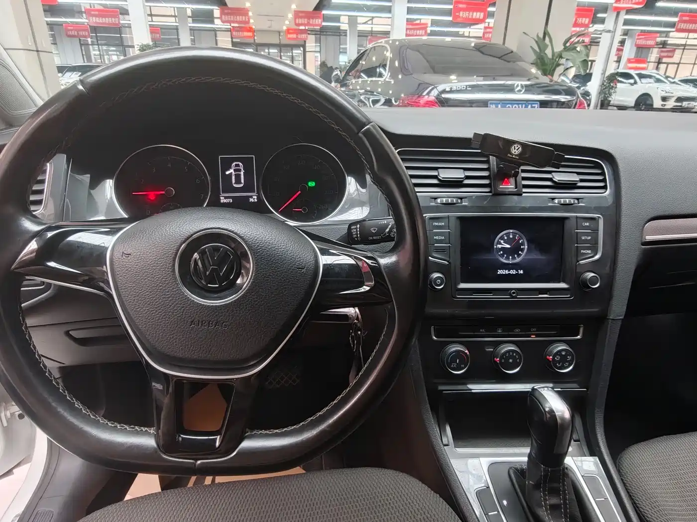 Volkswagen Golf 2017 230TSI Auto Comfort Millionth Anniversary Edition фото 8