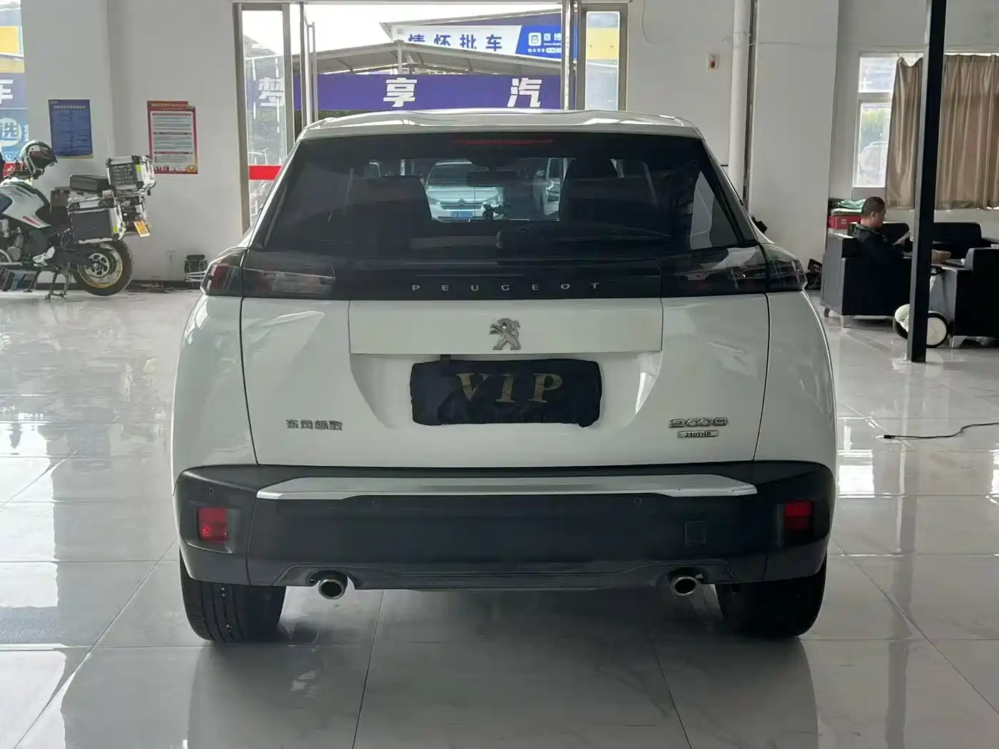 Photo 8 - Peugeot 2008