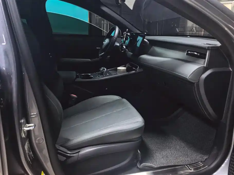 BYD Qin PLUS 2025 DM-i Smart Drive 55KM Leader фото 8