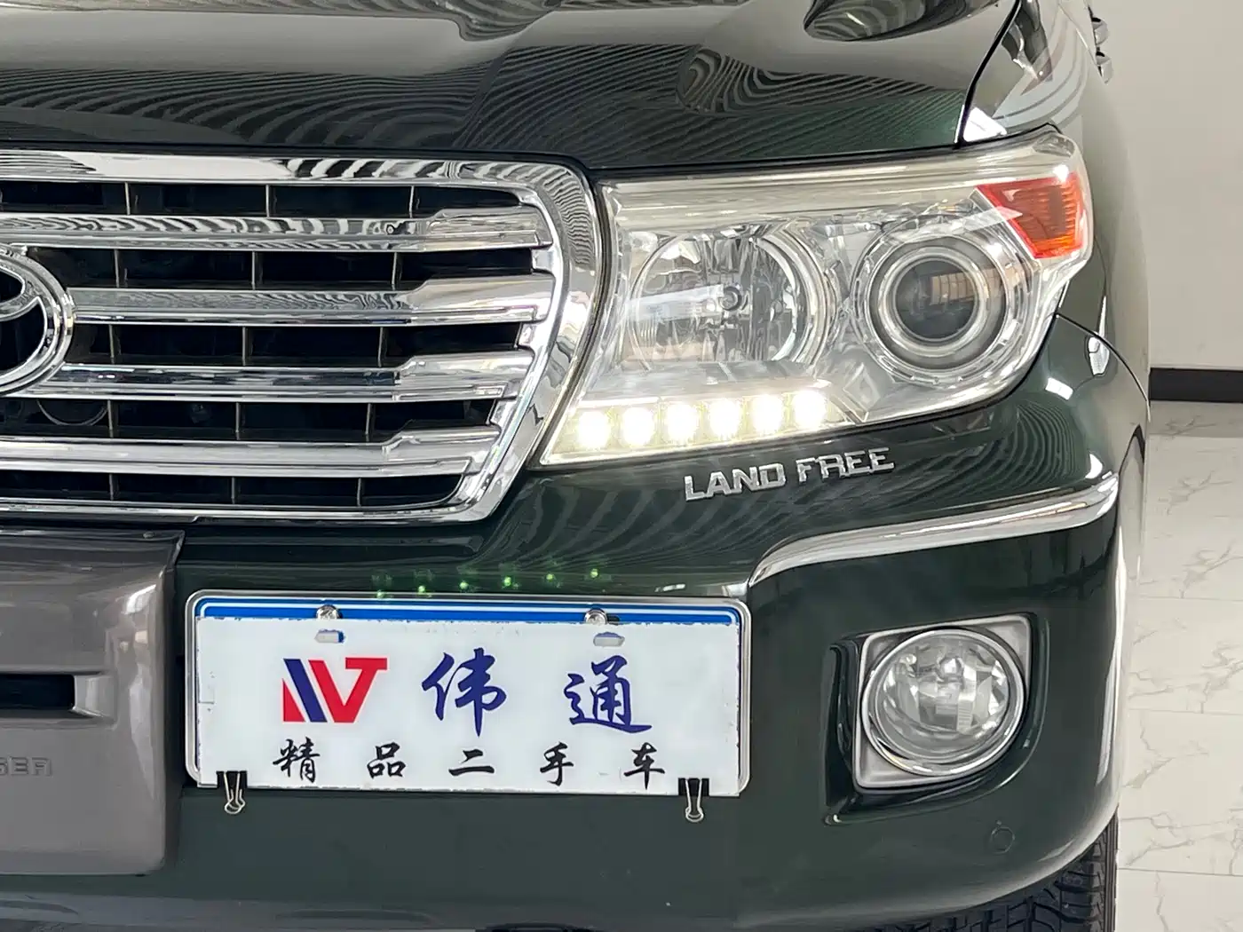 Toyota Land Cruiser (Import) 2015 4.0L V6 Middle East Limited Edition фото 4