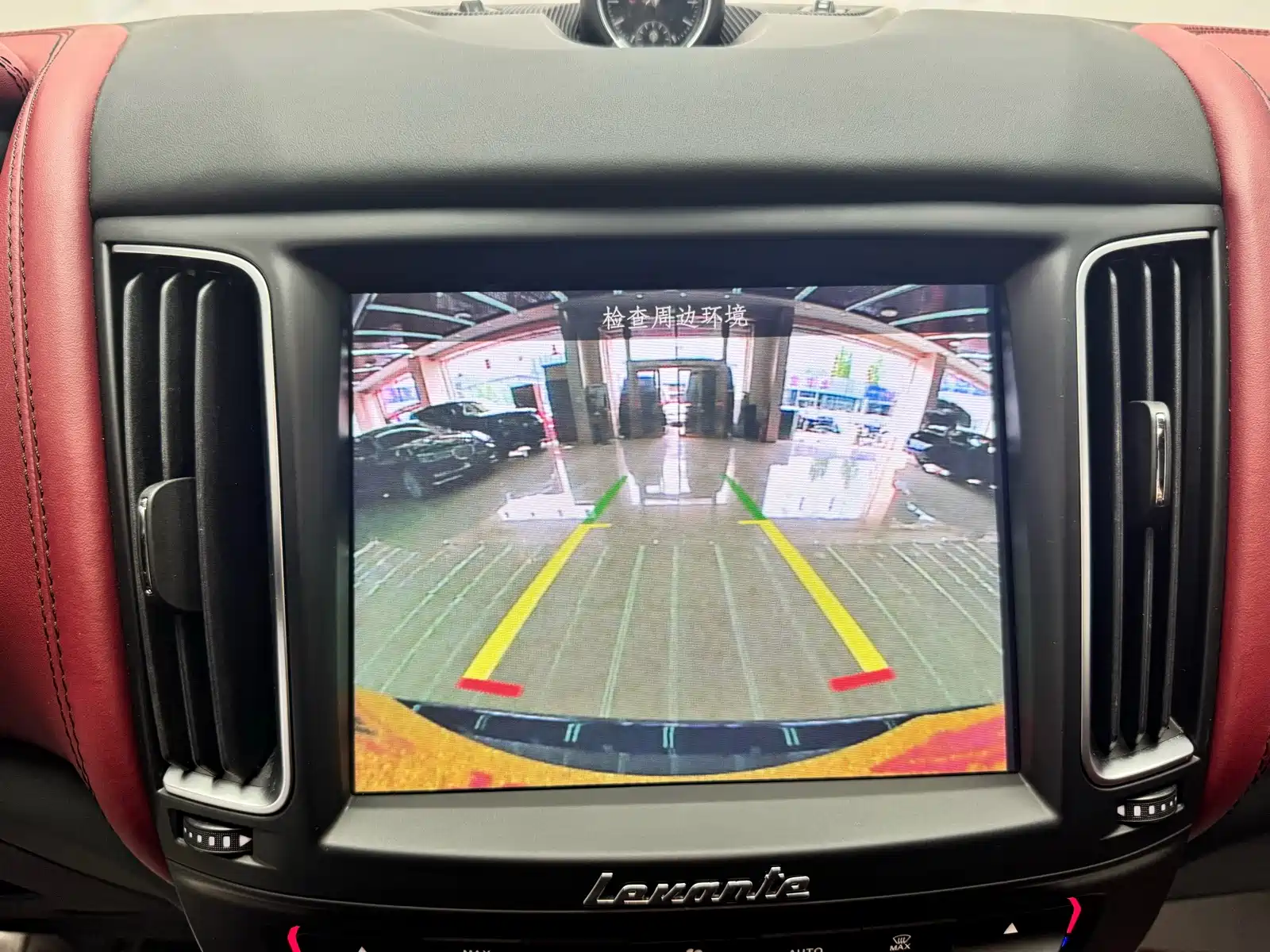 Photo 15 - Maserati Levante