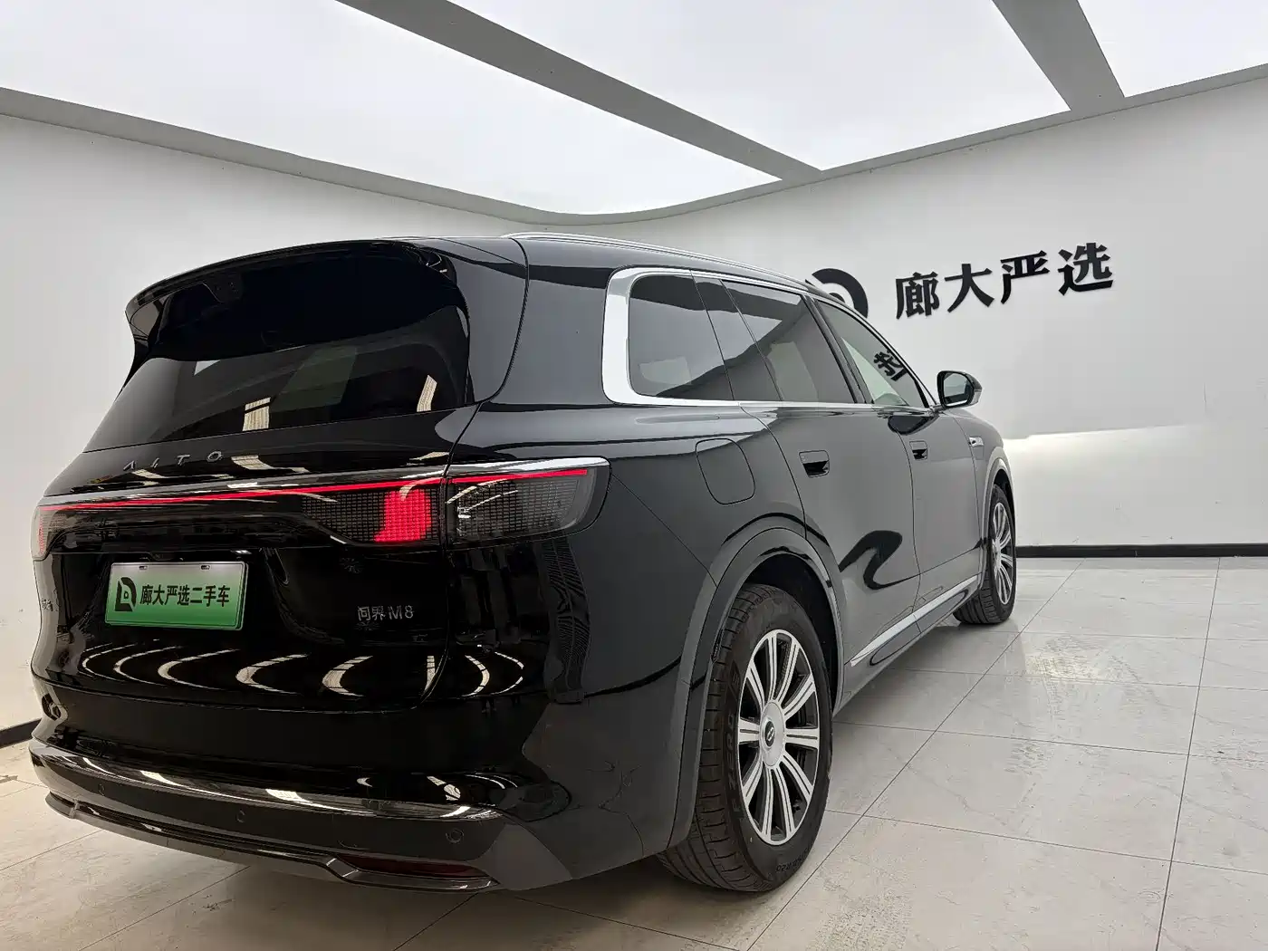 AITO Wenjie AITO M8 2025 Range Extender Max+ Edition 53.4kWh 5-seater фото 4