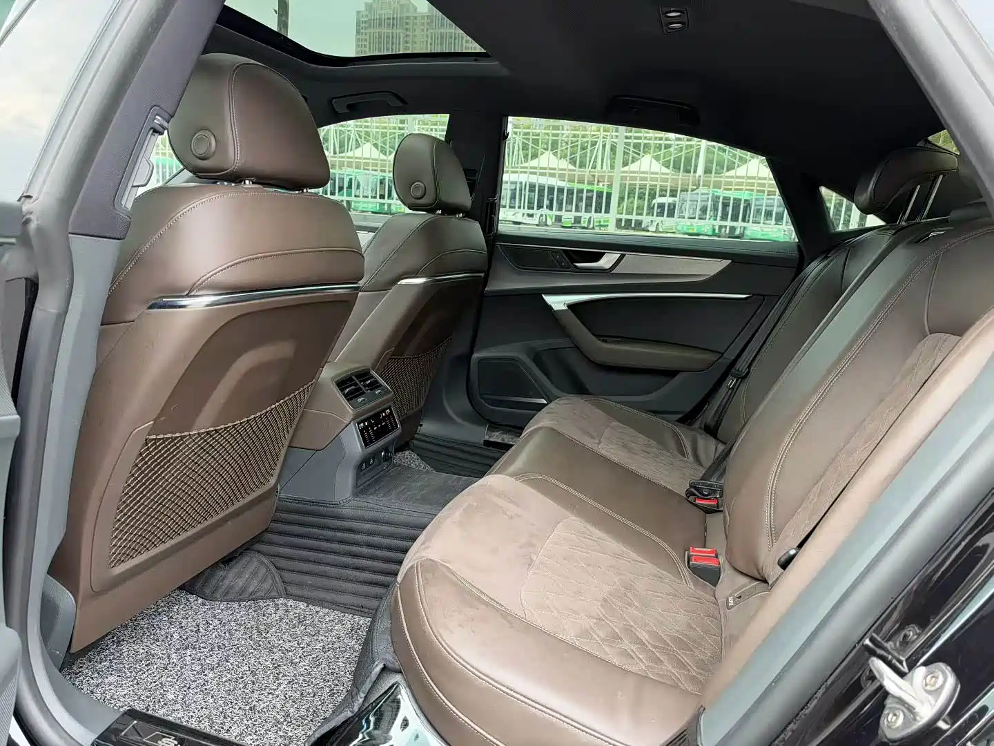 Photo 6 - Audi A7L