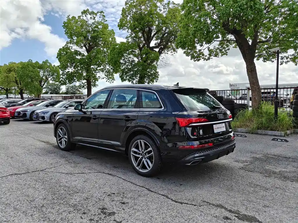 Audi Q7 2025 2025 55 TFSI quattro S line Sport