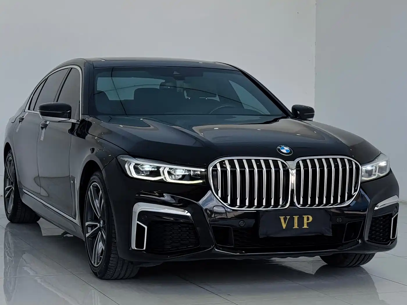 Фото 2 - BMW 7 Series