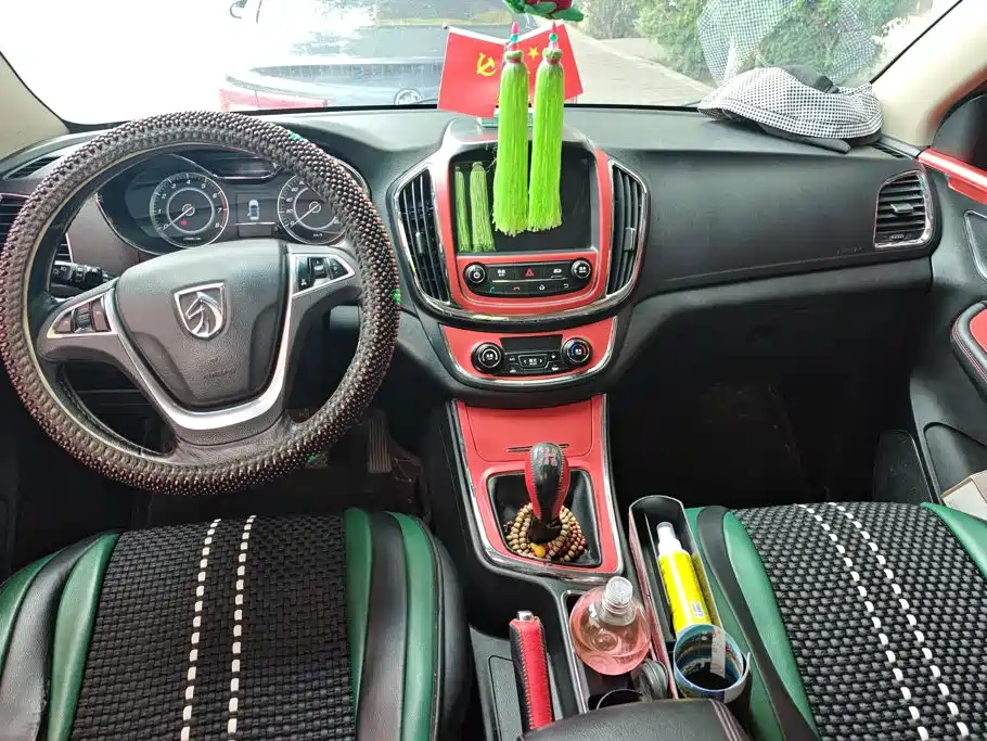 Baojun 560 2015 2015 1.8L Manual Luxury