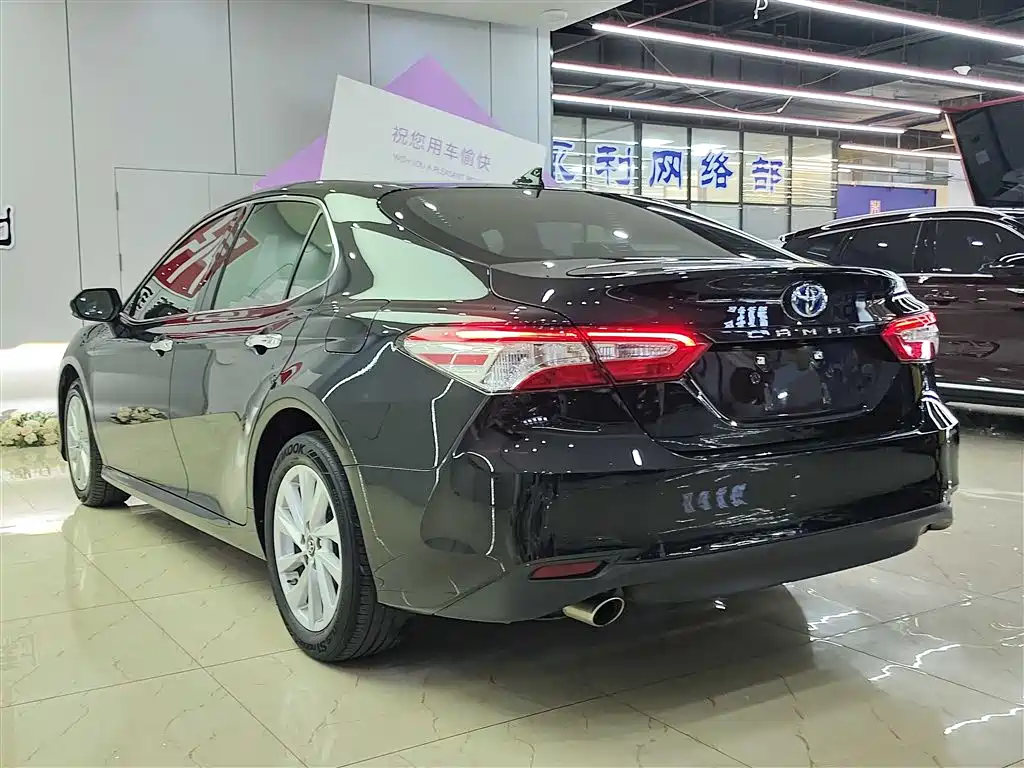 Toyota Camry 2021 Hybrid 2.5HGVP Leading Edition фото 6